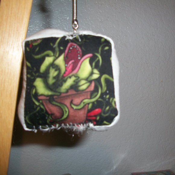 2 Different Little Shop of Horrors Car Hanger Cube & Keychain-Handmade - Picture 7 of 7
